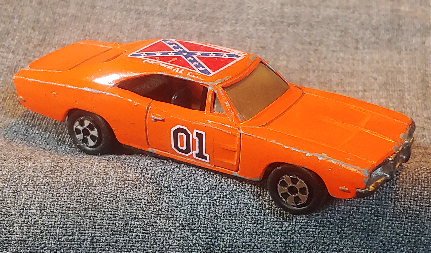 The ERTL Company - The Dukes of Hazzard: General Lee - 1969 Dodge Charger -  Vintage Diecast Car - Screaming-Greek